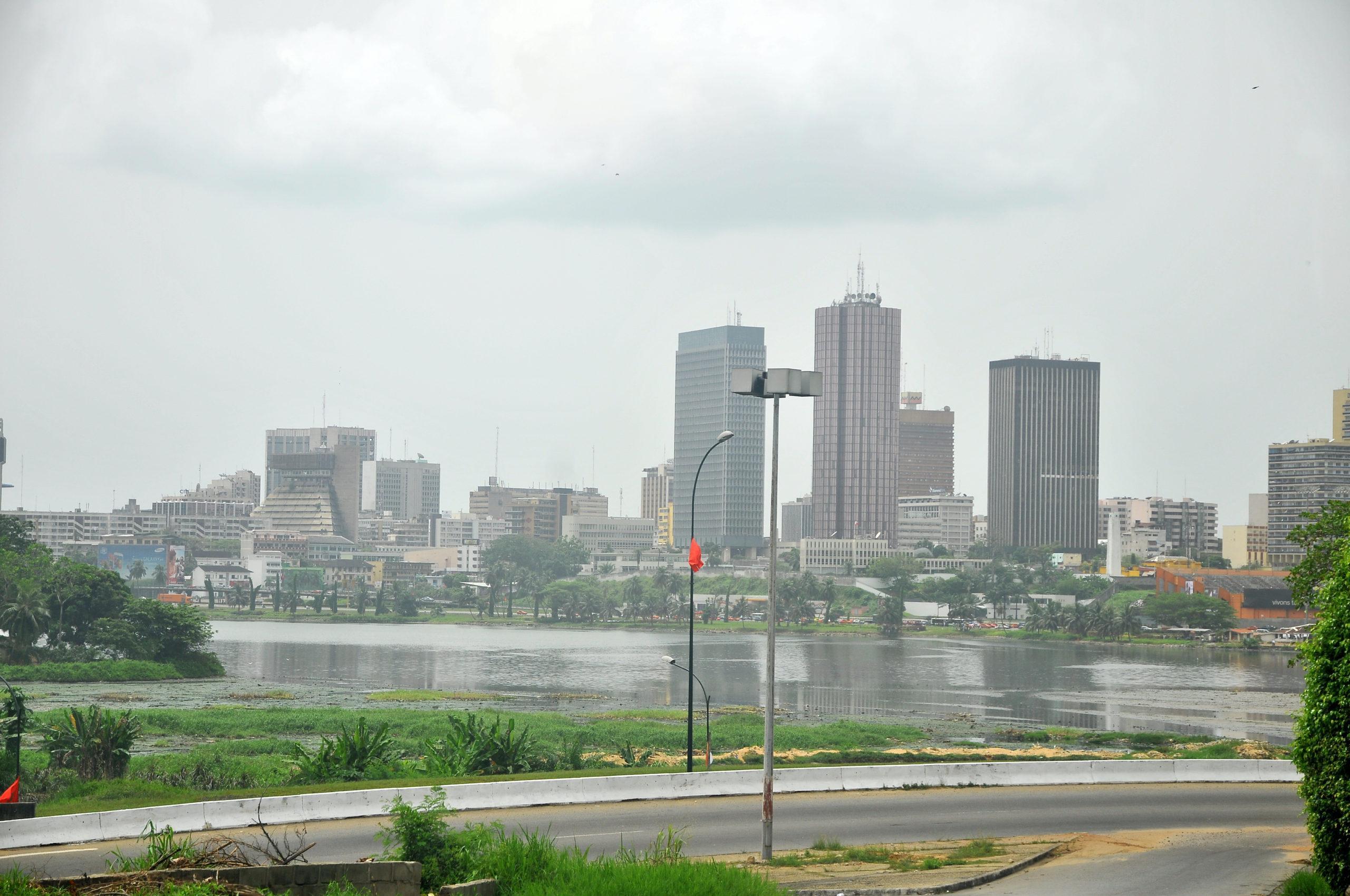 Abidjan big titten in Kostenloses riesige